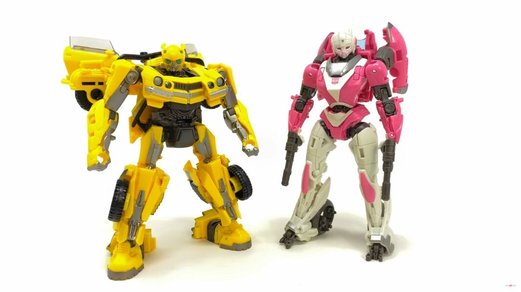 In Hand Image Of Transformers Rise Of The Beasts SS 100 Bumblebee  (17 of 44)